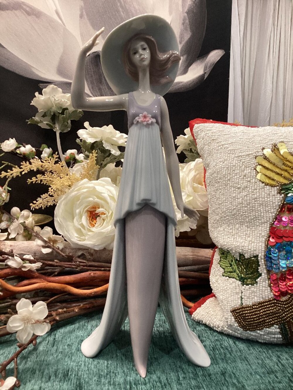 Lladro Lady of Monaco Figurine 06236 Mint Condition New in Box